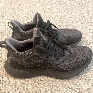 LIKE NEW Men’s Adidas Alpha Bounce Size 9